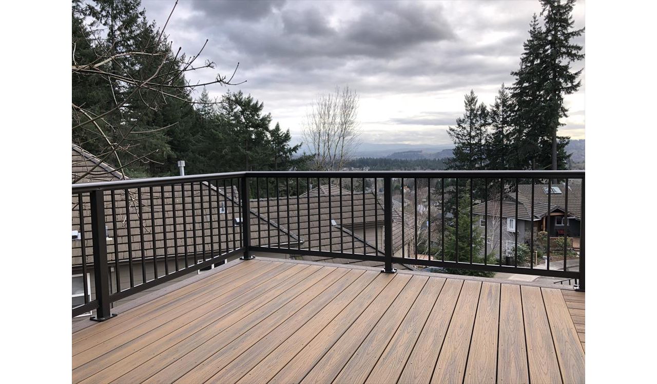 Happy Valley, OR. Trex Havana Gold decking.