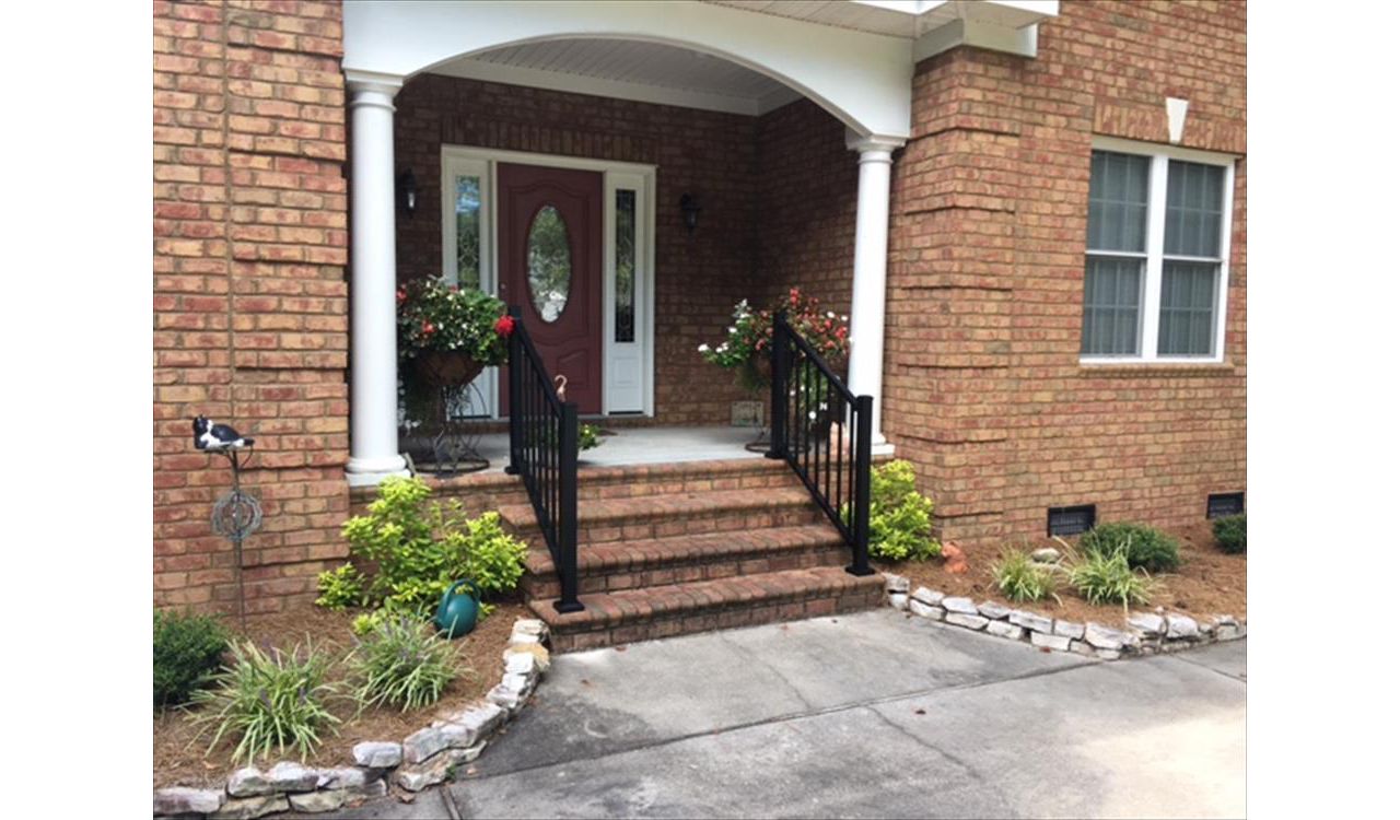 Trex Signature Black handrails are a welcoming & safe way to come home.