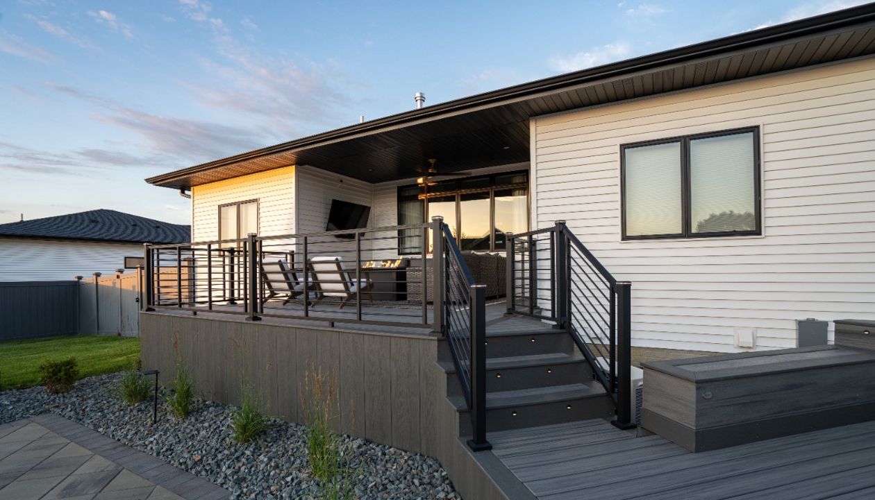 Trex Transcend Island Mist decking with Clam Shell border and fascia