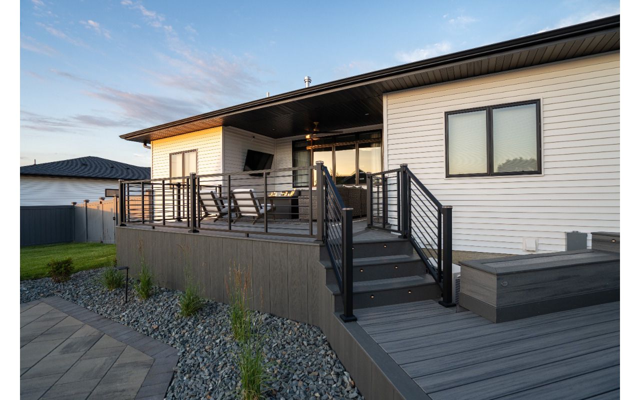 Trex Transcend Island Mist decking with Clam Shell border and fascia