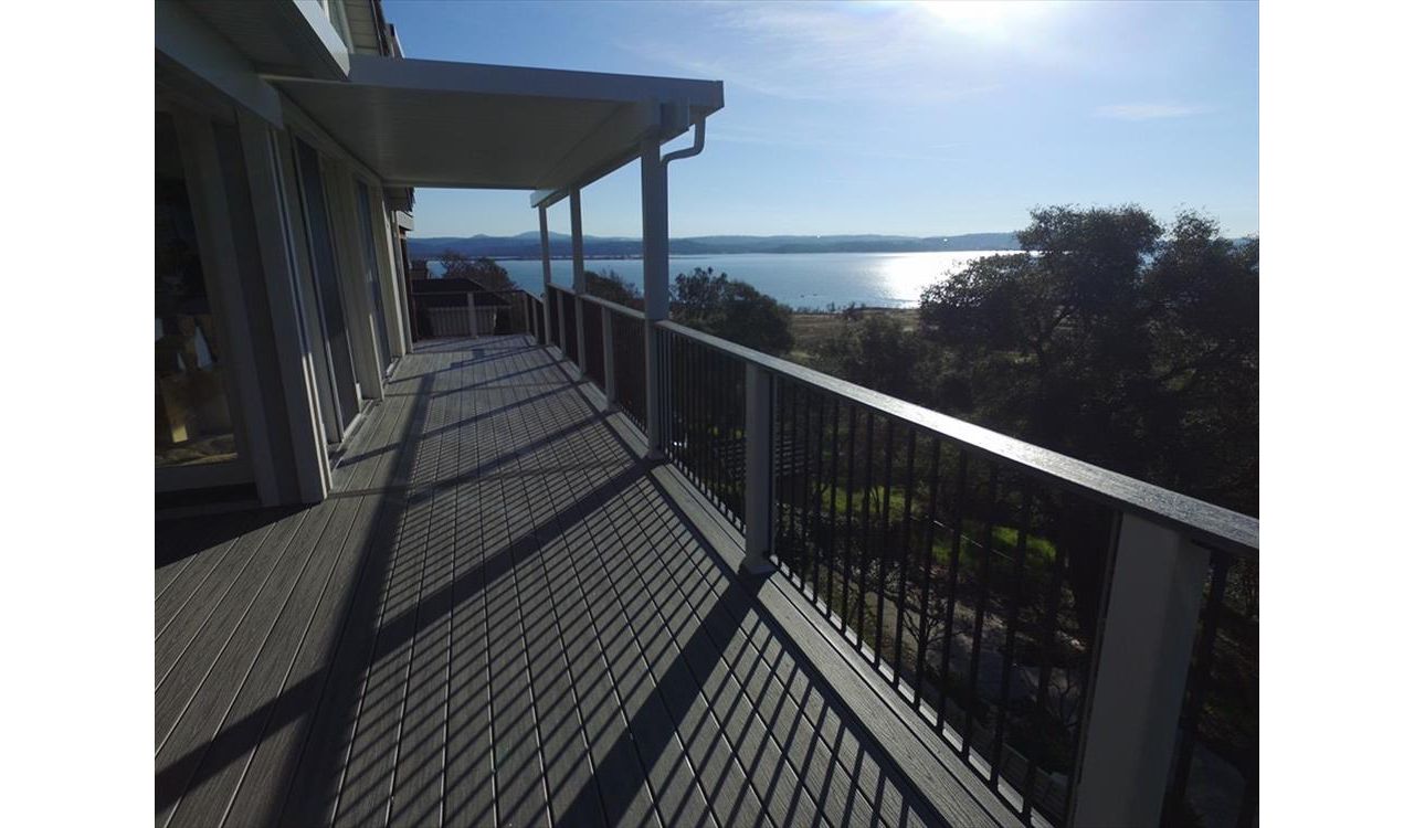 Custom three level Trex Island Mist deck with Transcend Railing