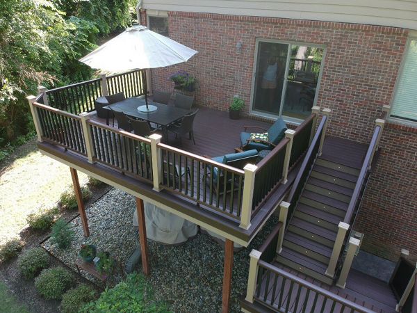 Trex Lava Rock decking with a single Vintage Lantern border. Also including a Trex Transcends Vintage Lantern railing.