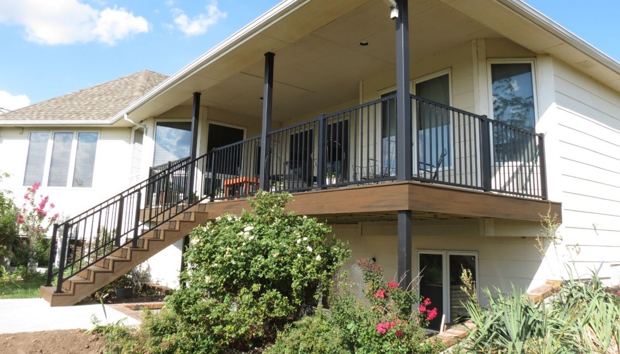 Trex Transcend Spiced Rum Decking w/ Signature Railing and 4x4 Galvanized Structural Posts