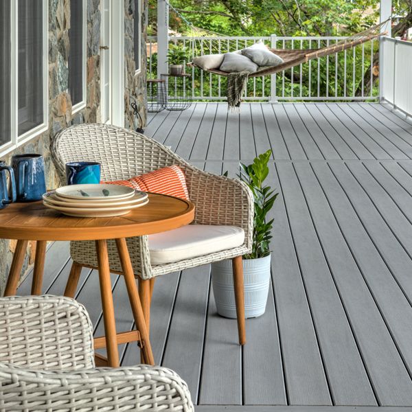 Transcend Rainier decking with Classic White railing