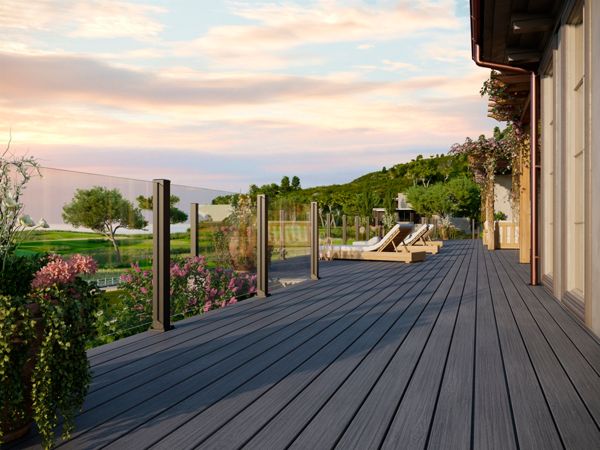 sig-x-series-001-railing-frameless-sig-decking-whidbey-pebble-beach-golf-horizontal-BKAXGLIX.jpg