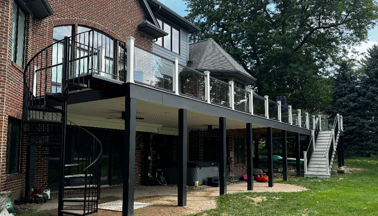 Biscayne with Signature glass rail, Under deck Dry-space with Sprial stairs