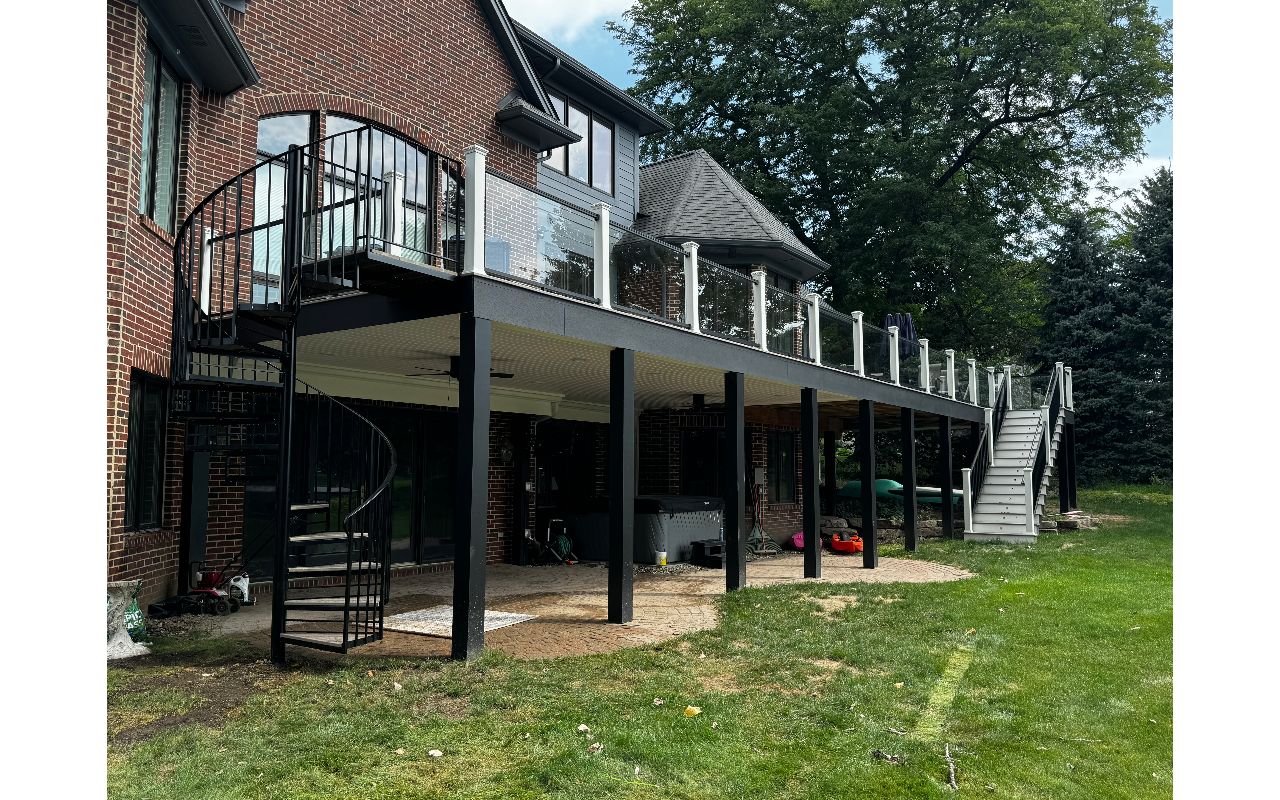 Biscayne with Signature glass rail, Under deck Dry-space with Sprial stairs
