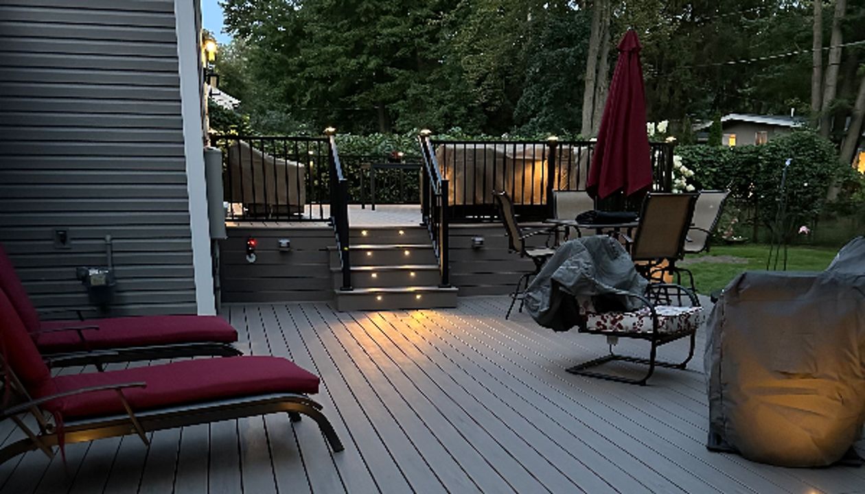 Biscayne with Signature rail and Trex Lighting