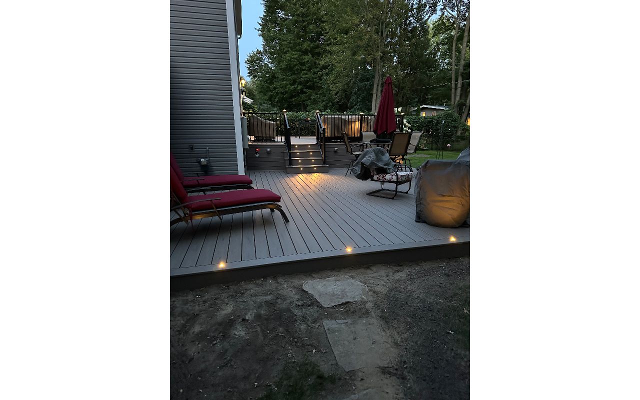 Biscayne with Signature rail and Trex Lighting