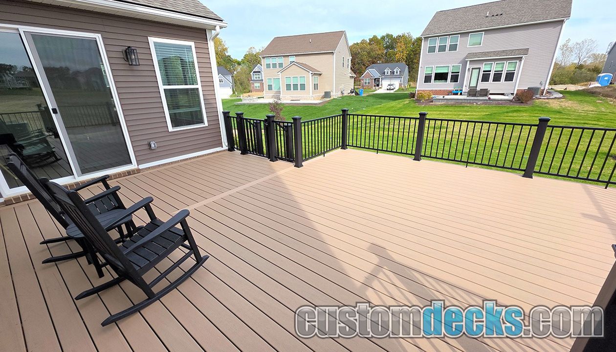 Lineage Carmel decking with Black Select Aluminum railing