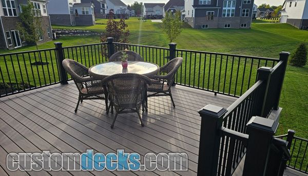 Lineage Biscayne decking with Black Signature Aluminum railing