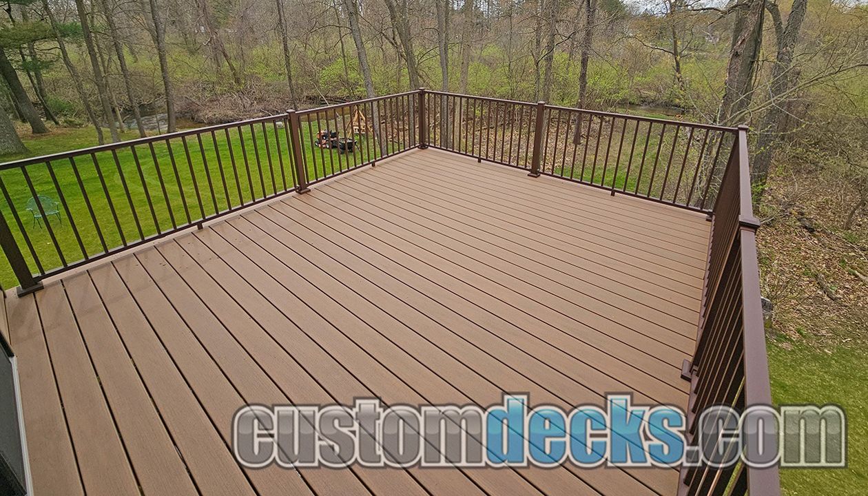 Lineage Jasper decking with Bronze Signature aluminum railing