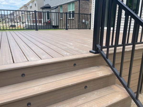 Trex Toasted sand with Trex Signature Rail