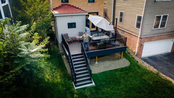 Pittsburgh terrasse Bygg med tidligere NFL-spiller, John Malecki