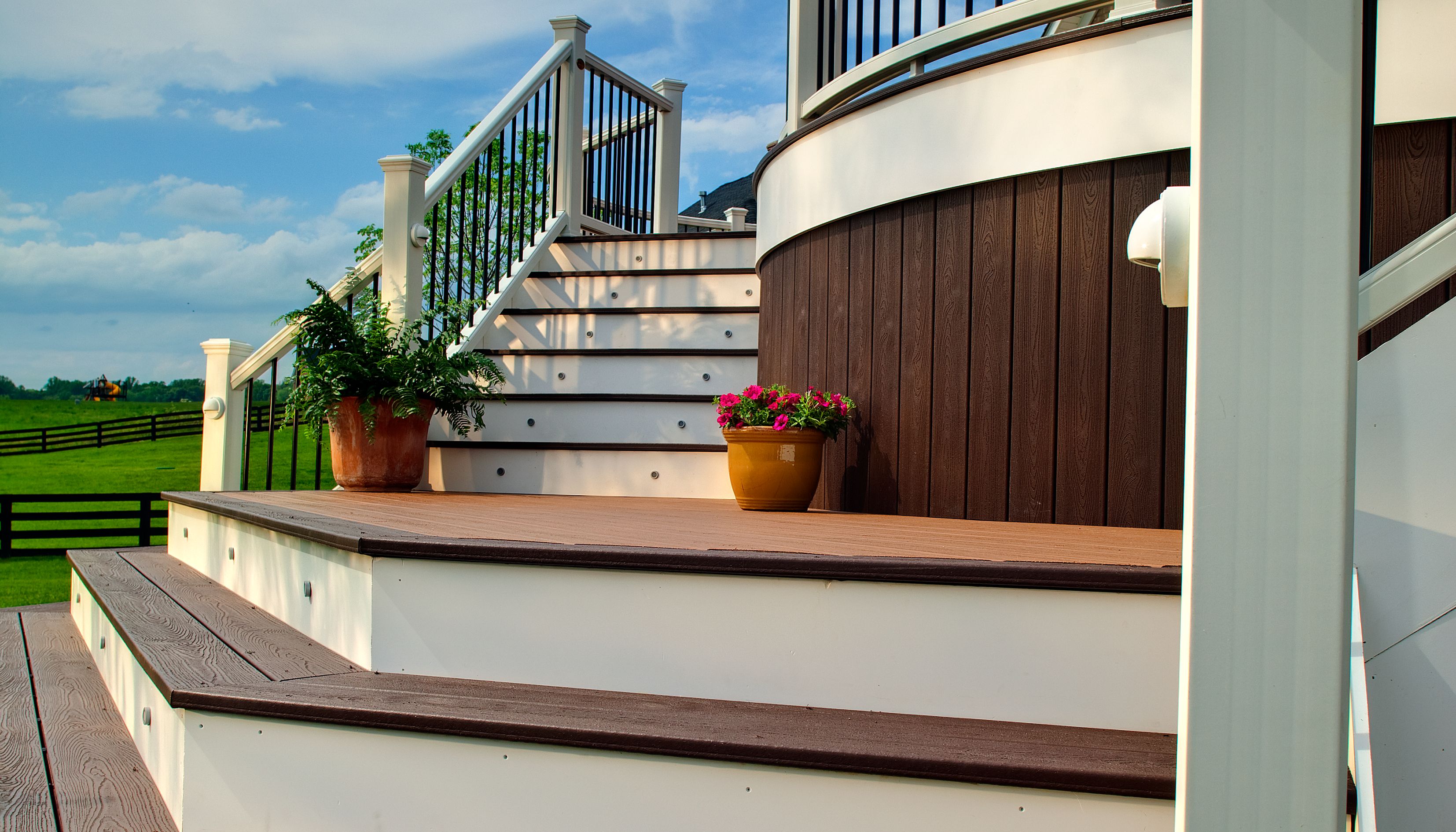 17 Ideas for Elegant and Functional Deck Stairs | Trex, image size:3308x1890