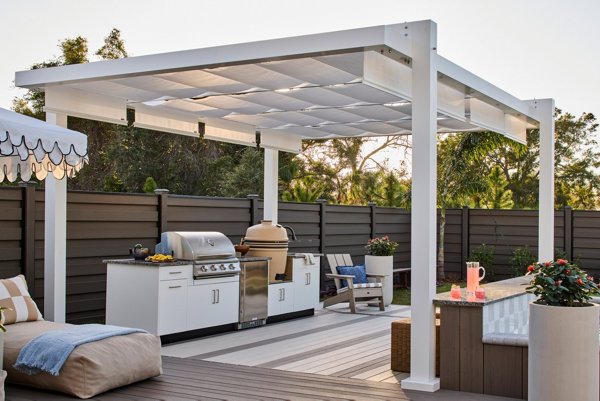 Luxury Deck Features That Will Wow Your Guests | Trex