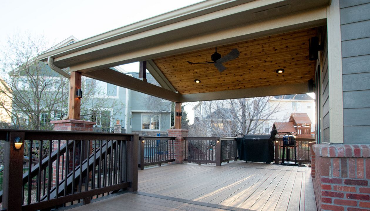 Aurora, CO Trex deck with Trex railing and lights