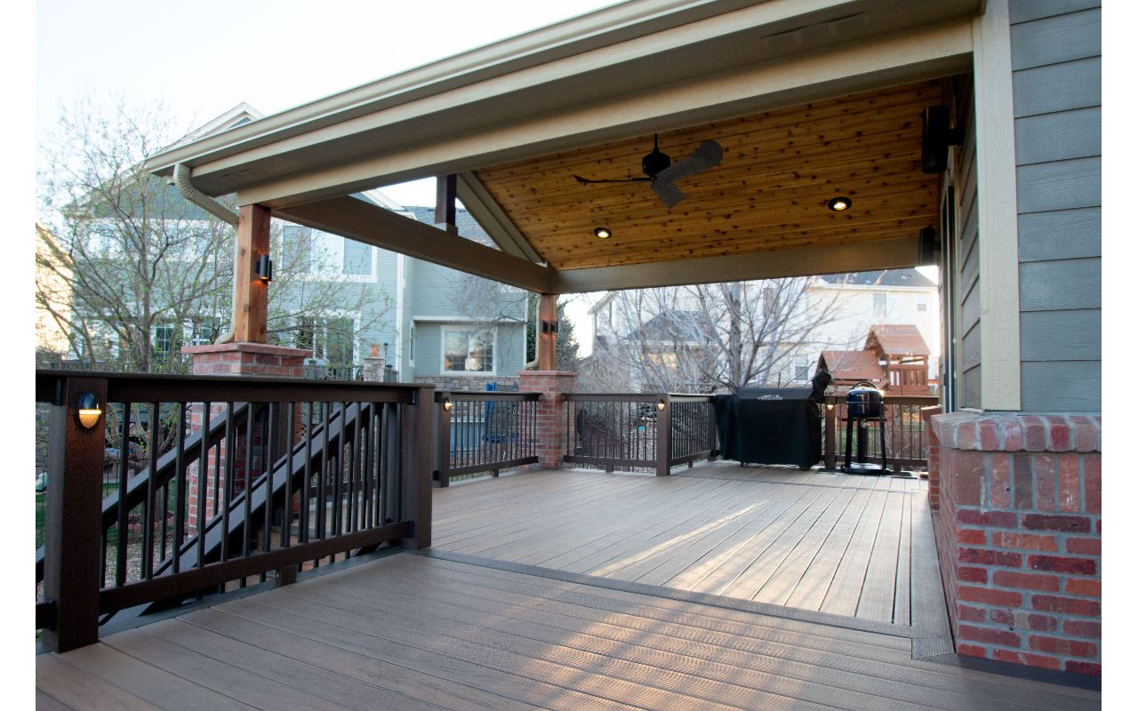 Aurora, CO Trex deck with Trex railing and lights
