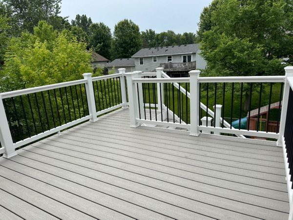 Trex Enhance Naturals with Trex Composite Tuxedo Railings