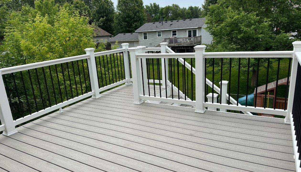 Trex Enhance Naturals with Trex Composite Tuxedo Railings