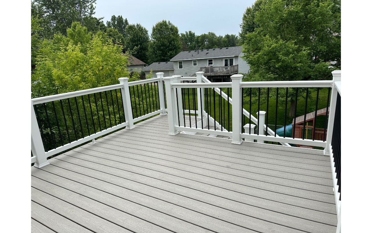 Trex Enhance Naturals with Trex Composite Tuxedo Railings